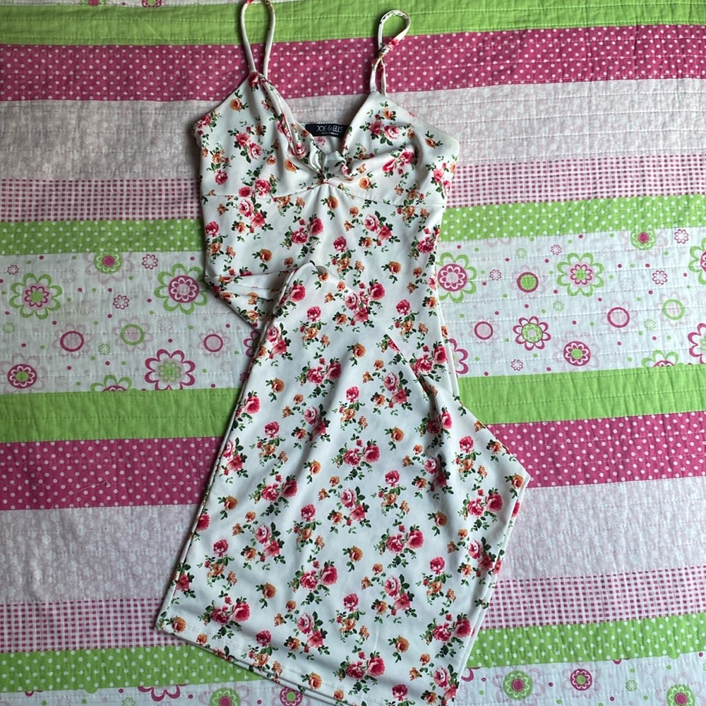 𝜗𝜚⋆₊˚ floral summer tight dress